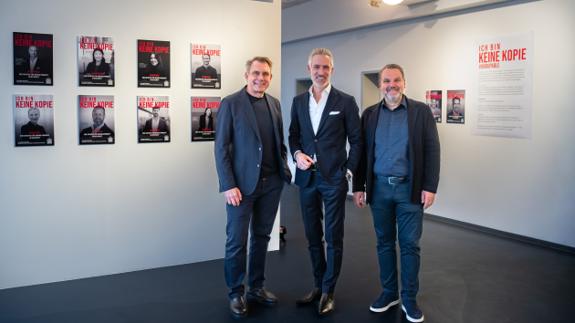 VKE startet Branchenkampagne gegen Dupes in der Beauty-Industrie - v.l.: Markus Grefer, Andreas Fuhlisch und Udo Heuser beim Pre-Launch der Kampagne 'Ich bin keine Kopie' des VKE-Kosmetikverbands und der Fragrance Foundation Deutschland - Quelle: Vavo-Media